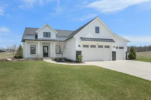 1794 Kenowa, Walker, MI 49534
