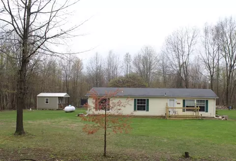 1961 E Goose Lk, Jonesville, MI 49250