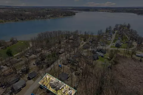 221 North, Brooklyn, MI 49230