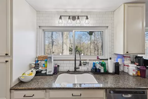 Kitchen - 32482 Woodbrook, Wayne, MI 48184 photo 3 of 4