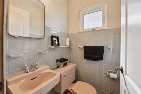 Bath - 32482 Woodbrook, Wayne, MI 48184 photo 1 of 2