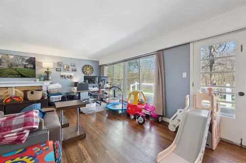 Living - 32482 Woodbrook, Wayne, MI 48184 photo 4 of 5
