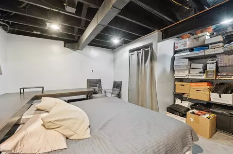 Bedroom - 32482 Woodbrook, Wayne, MI 48184 photo 9 of 10