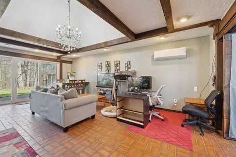 Living - 32482 Woodbrook, Wayne, MI 48184 photo 5 of 5