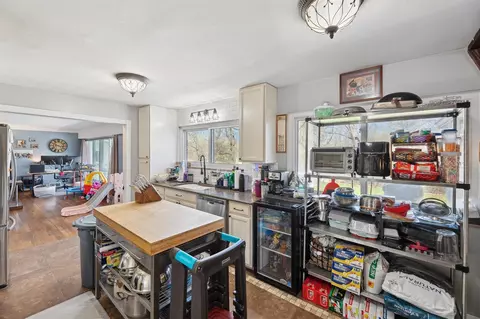 Kitchen - 32482 Woodbrook, Wayne, MI 48184 photo 4 of 4