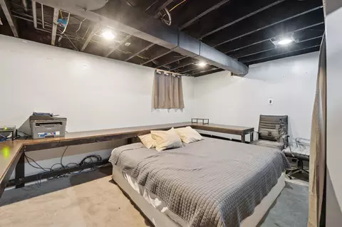Bedroom - 32482 Woodbrook, Wayne, MI 48184 photo 8 of 10