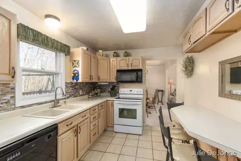 521 Adapointe, Ada, MI 49301 photo 10
