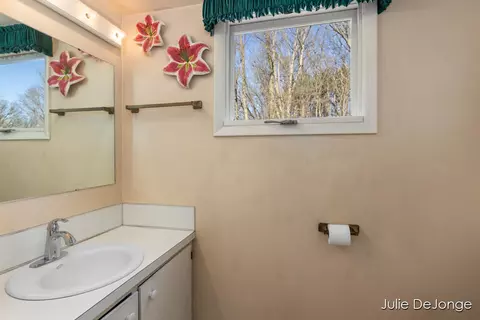 521 Adapointe, Ada, MI 49301 photo 12