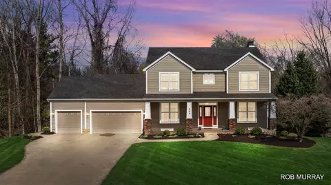 222 N Grayfield, Ada, MI 49301