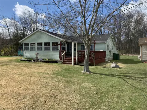 1026 Lakeview, Brooklyn, MI 49230