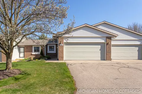 907 Creekridge, Holland, MI 49423