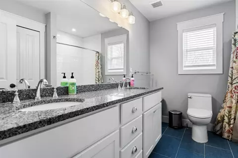Bath - 127 Leith, Brighton, MI 48116 photo 4 of 8