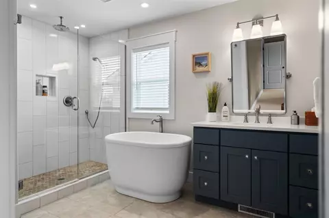 Bath - 127 Leith, Brighton, MI 48116 photo 5 of 8