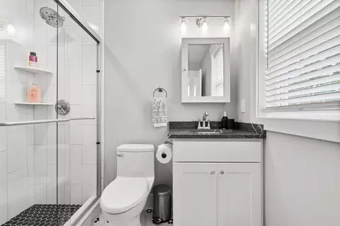 Bath - 127 Leith, Brighton, MI 48116 photo 2 of 8