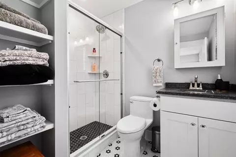 Bath - 127 Leith, Brighton, MI 48116 photo 3 of 8