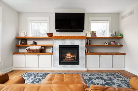 Living - 127 Leith, Brighton, MI 48116 photo 2 of 4