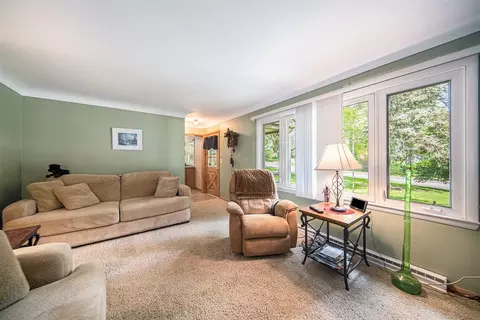 Living - 838 S Dettman, Jackson, MI 49203 photo 2 of 2