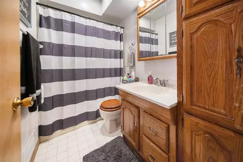 Bath - 838 S Dettman, Jackson, MI 49203 photo 2 of 2