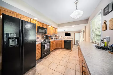 Kitchen - 838 S Dettman, Jackson, MI 49203 photo 1 of 2
