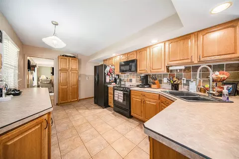 Kitchen - 838 S Dettman, Jackson, MI 49203 photo 2 of 2