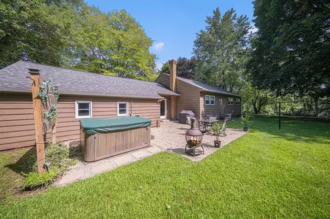 Exterior - 838 S Dettman, Jackson, MI 49203 photo 5 of 10