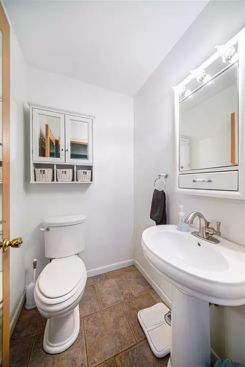 Bath - 838 S Dettman, Jackson, MI 49203 photo 1 of 2