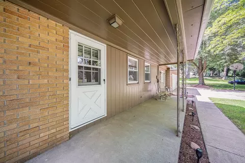 Exterior - 838 S Dettman, Jackson, MI 49203 photo 3 of 10