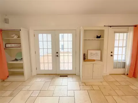 Entry Way - 323 N Marshall, Marshall, MI 49068 photo 1 of 4