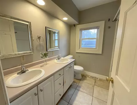 Bath - 323 N Marshall, Marshall, MI 49068 photo 2 of 4