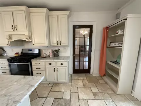 Kitchen - 323 N Marshall, Marshall, MI 49068 photo 4 of 5