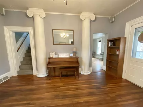 Entry Way - 323 N Marshall, Marshall, MI 49068 photo 2 of 4