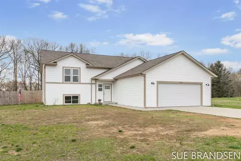 3242 Signal Pt, Allegan, MI 49010