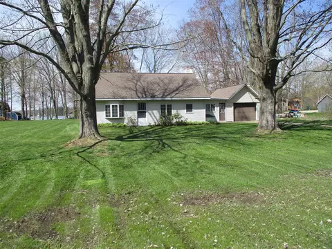 5881 122nd Ave, Fennville, MI 49408