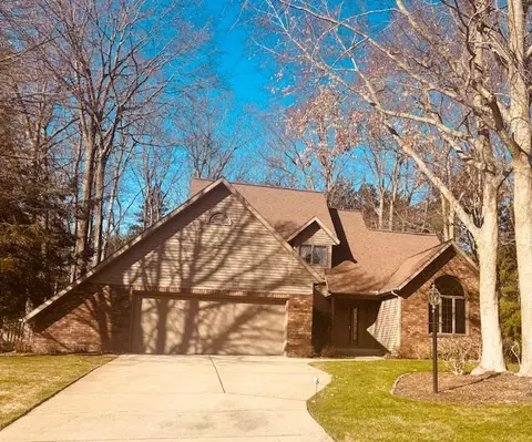 11835 Chickory Dr, Grand Haven, MI 49417