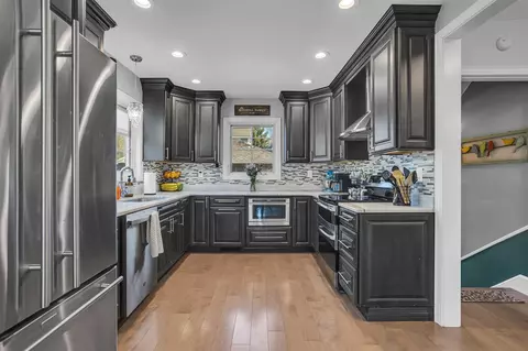 Kitchen - 752 Bloomfield, Jackson, MI 49203 photo 5 of 6