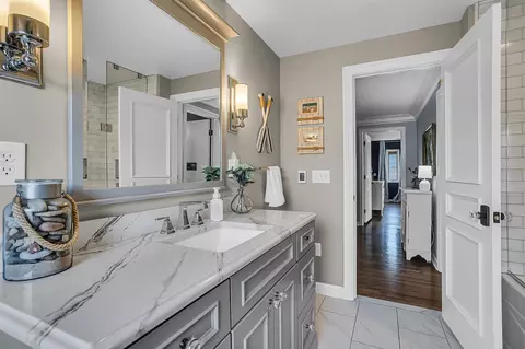 Bath - 752 Bloomfield, Jackson, MI 49203 photo 9 of 11