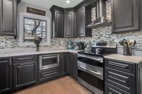 Kitchen - 752 Bloomfield, Jackson, MI 49203 photo 2 of 6