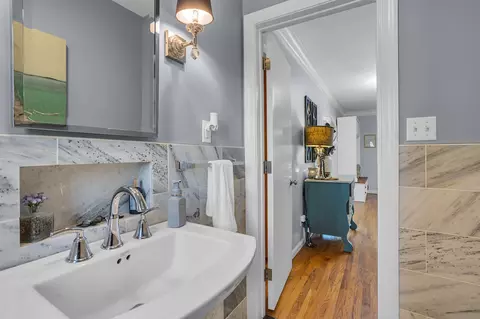 Bath - 752 Bloomfield, Jackson, MI 49203 photo 2 of 11