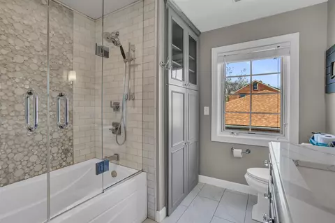 Bath - 752 Bloomfield, Jackson, MI 49203 photo 8 of 11