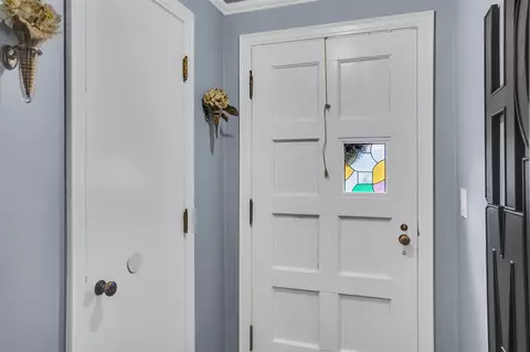 Entry Way - 752 Bloomfield, Jackson, MI 49203 photo 5 of 24