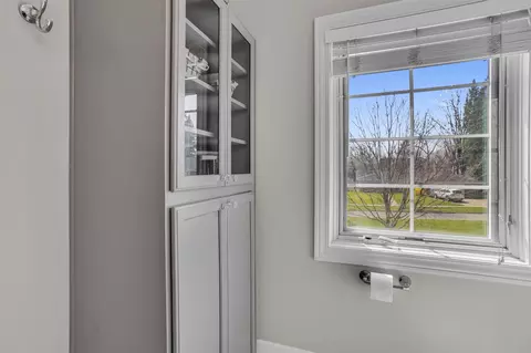 Bath - 752 Bloomfield, Jackson, MI 49203 photo 5 of 11