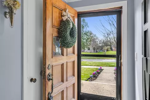 Entry Way - 752 Bloomfield, Jackson, MI 49203 photo 4 of 24
