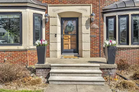 Entry Way - 752 Bloomfield, Jackson, MI 49203 photo 1 of 24