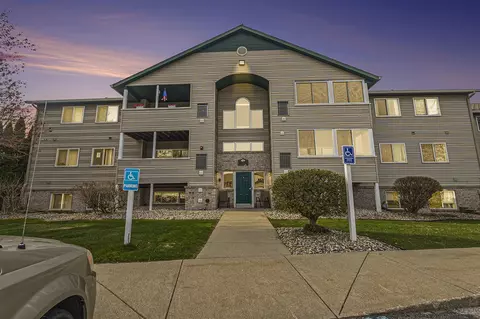 5891 Crosswinds #23, Norton Shores, MI 49444