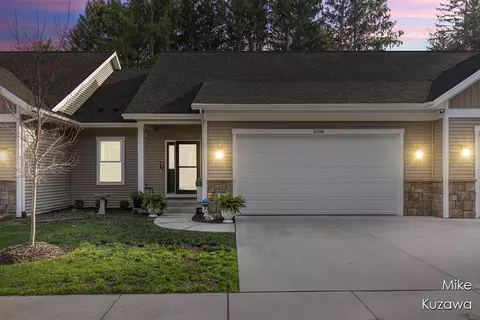 1038 Grosvenor #29, Greenville, MI 48838