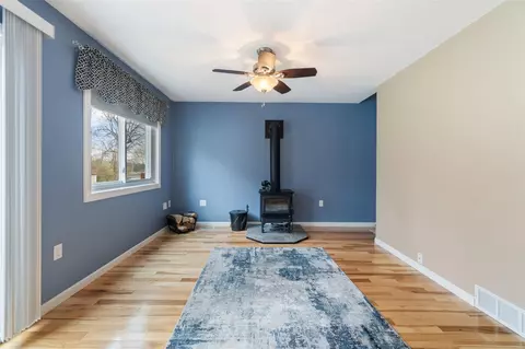 Living - 11112 Greenview, Jerome, MI 49249 photo 3 of 4