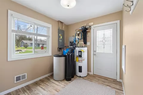 Entry Way - 11112 Greenview, Jerome, MI 49249 photo 1 of 2