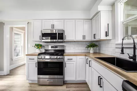 Kitchen - 325 Mitchell, Marshall, MI 49068 photo 2 of 2