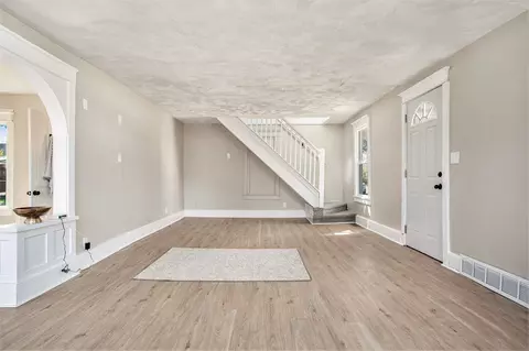 Living - 325 Mitchell, Marshall, MI 49068 photo 2 of 4