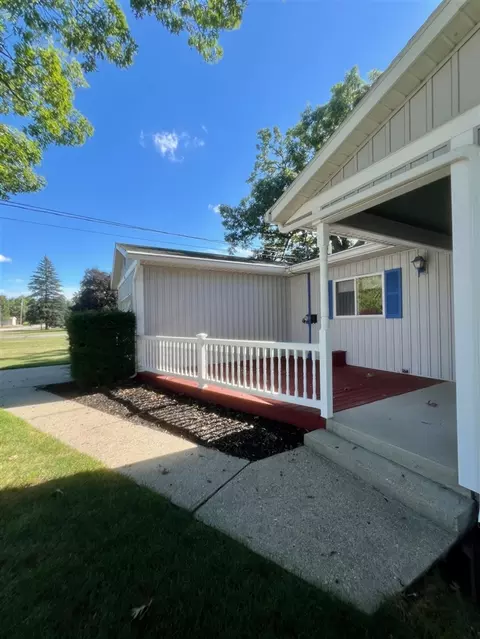 Exterior - 1378 E Swain, White Cloud, MI 49349 photo 4 of 10